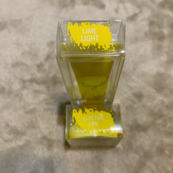 Beauty Creations Eyeshadow Primer Base & Eyeliner - Picture 3 of 15